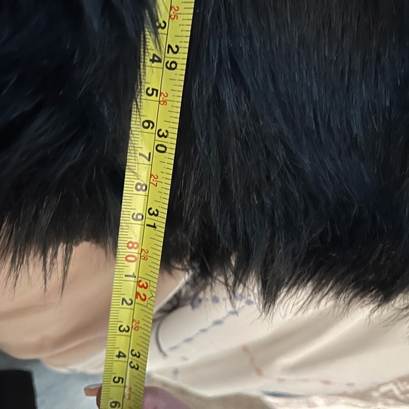 GAP Women's Black Faux Fur Vest. Size Large. NWT. Hook & Eye Closure. - Picture 9 of 9